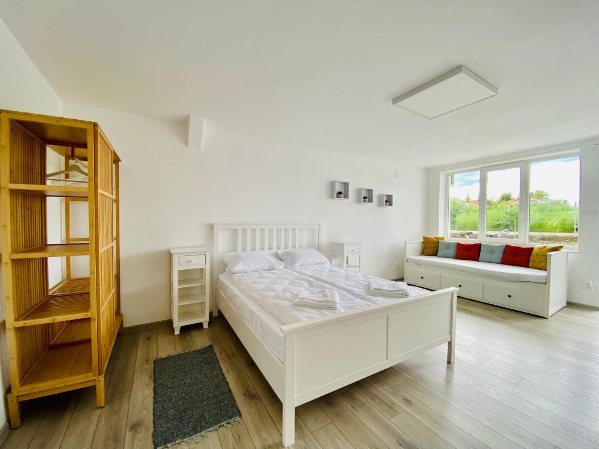 Pixel Guesthouse Tirgu Secuiesc Exterior photo
