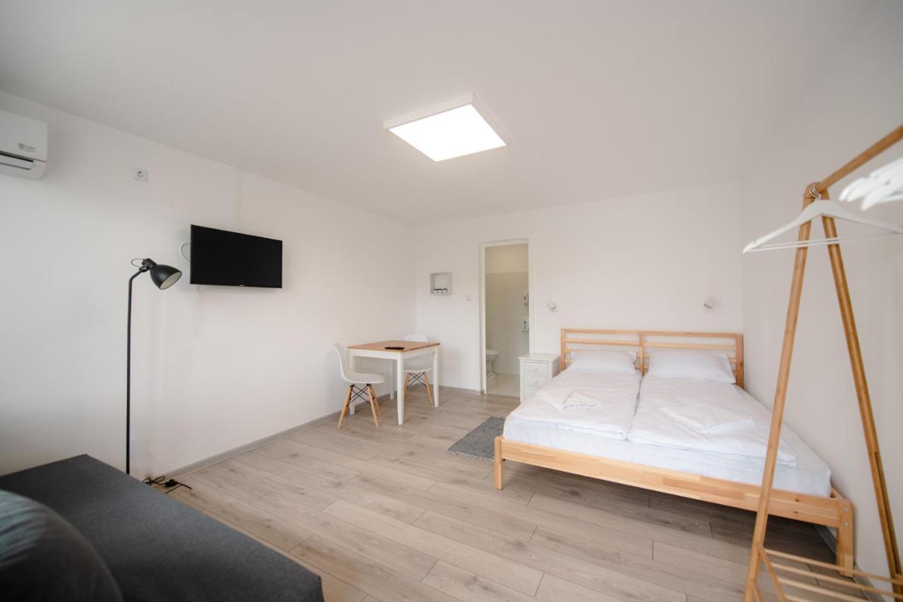Pixel Guesthouse Tirgu Secuiesc Exterior photo