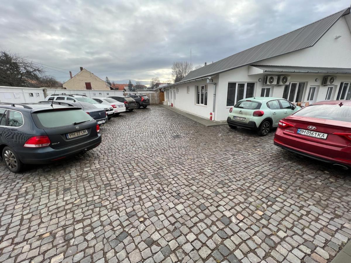 Pixel Guesthouse Tirgu Secuiesc Exterior photo