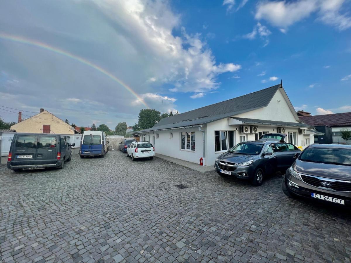 Pixel Guesthouse Tirgu Secuiesc Exterior photo