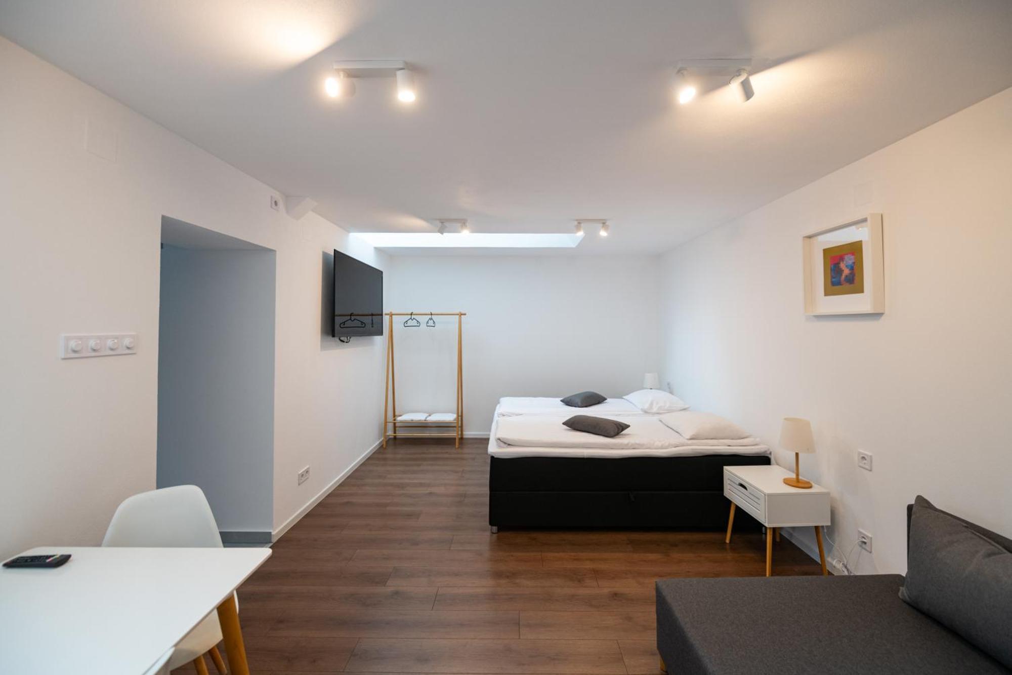 Pixel Guesthouse Tirgu Secuiesc Exterior photo